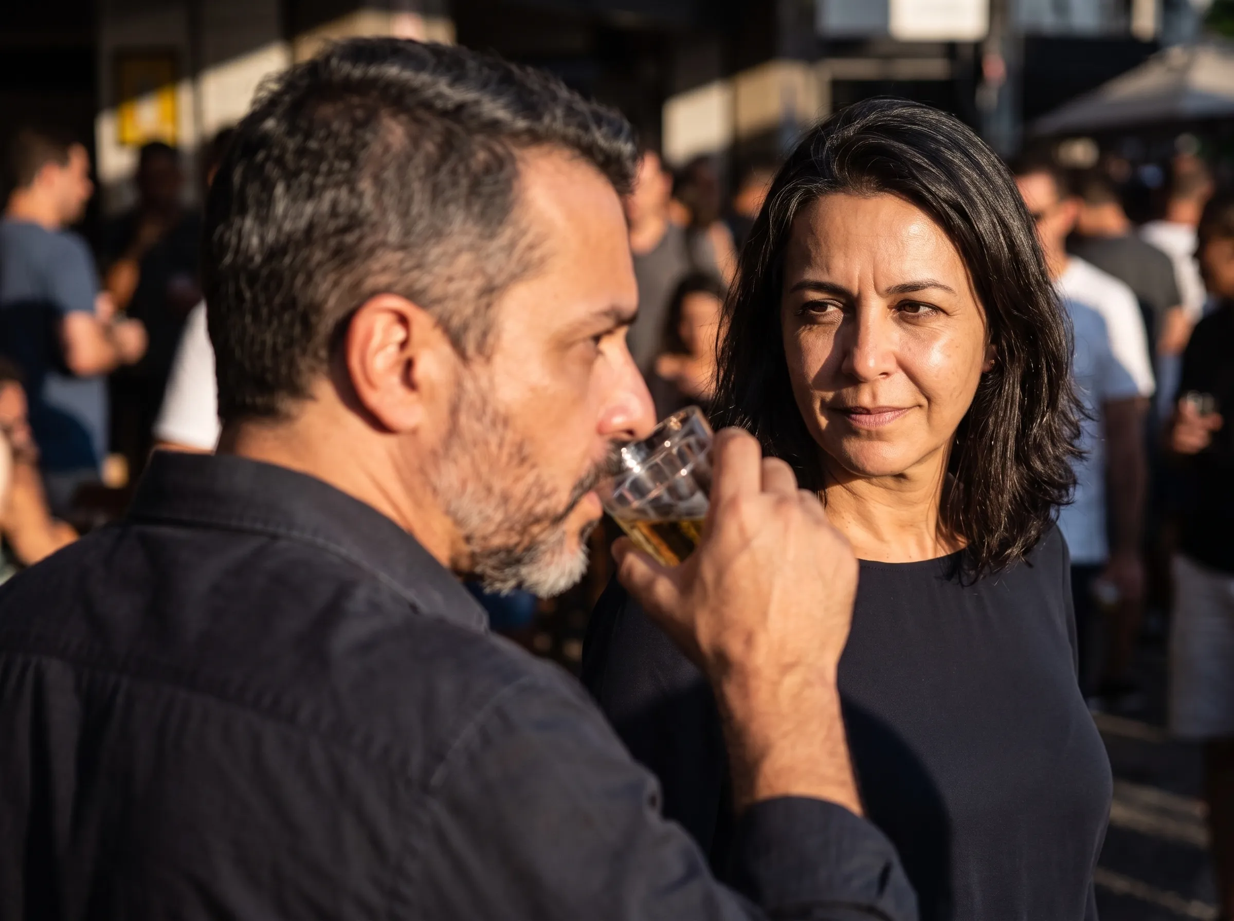 O prazer de se olhar no espelho e o rosto que faz ele parar